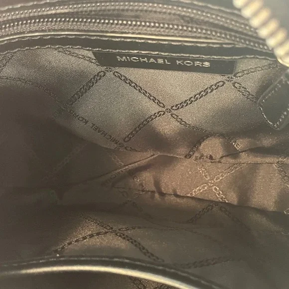 NWT! Michael Kors Crossbody MD Camera Bag Black/Silver Floral Monogram - Picture 8 of 8